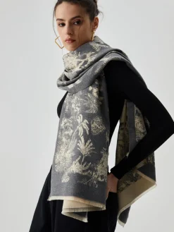 COMMENSE Double Face Jacquard Tassel Scarf* Accessories