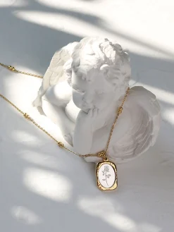COMMENSE Embossed Rose Square Pendant Necklace* Necklaces|Accessories